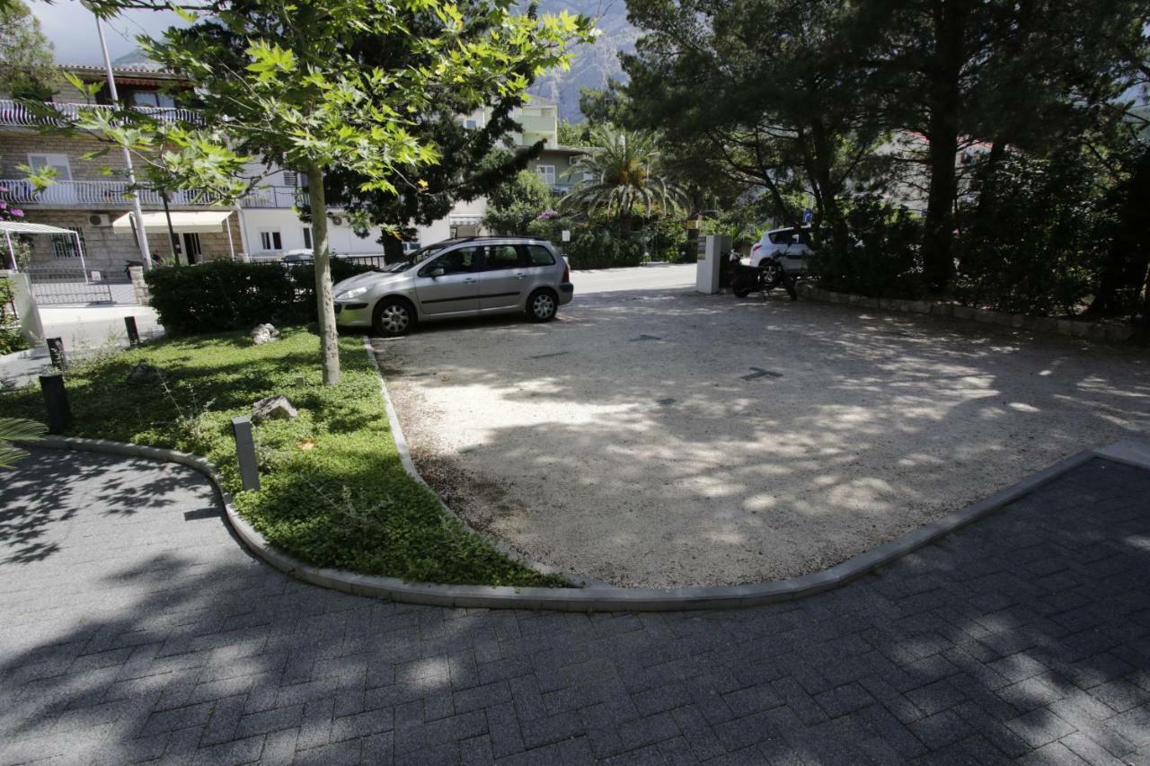Apartament Besker *
